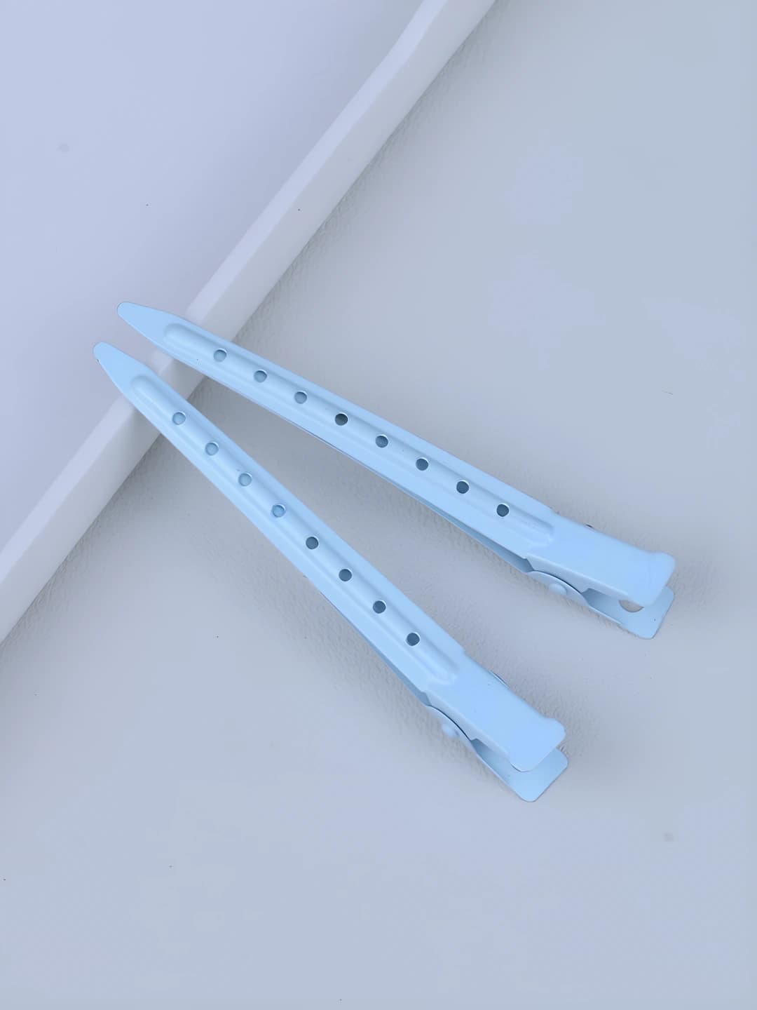 8-hole large light blue