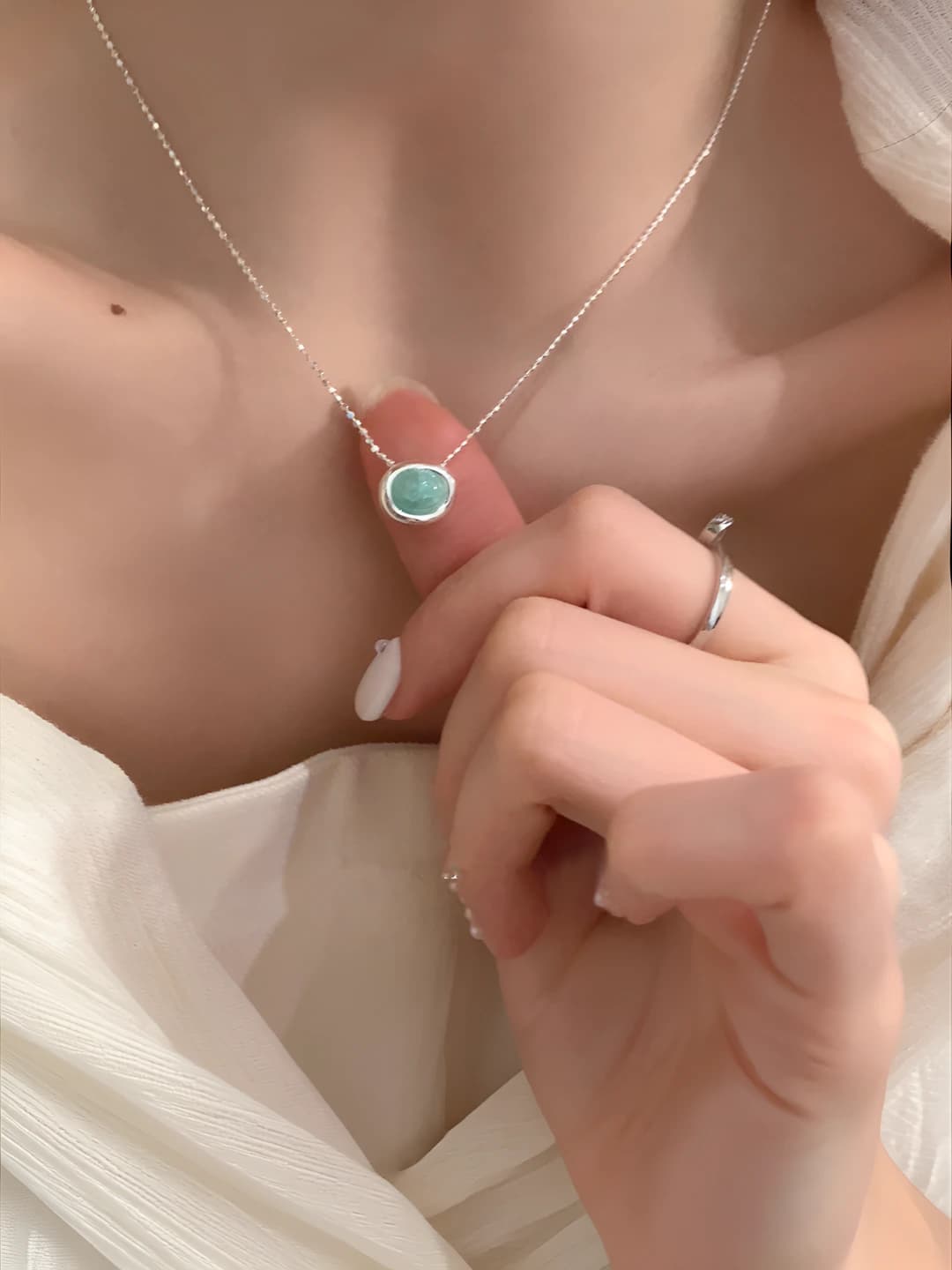 Women's Korean style oval stone pendant necklace
