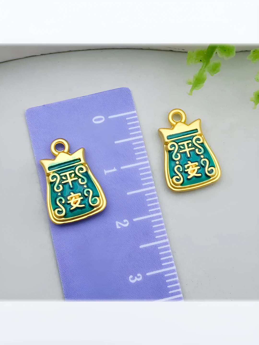 1 dona moviy-yashil ikki tomonlama - 16x10 mm - 1.5 g