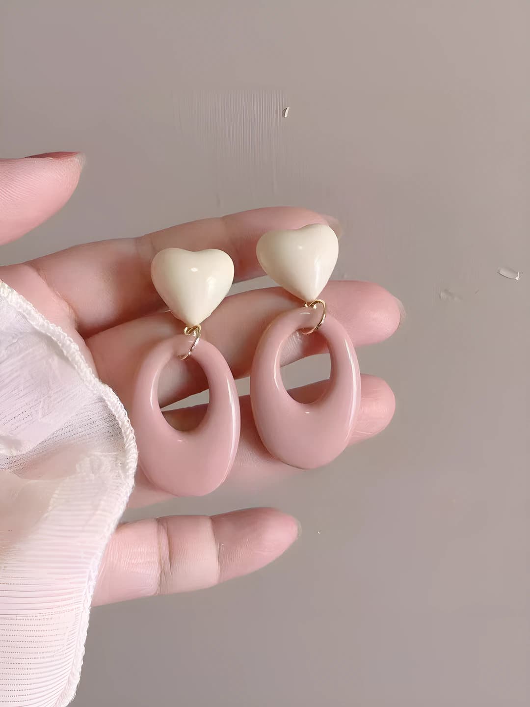 4#Pink round heart studs