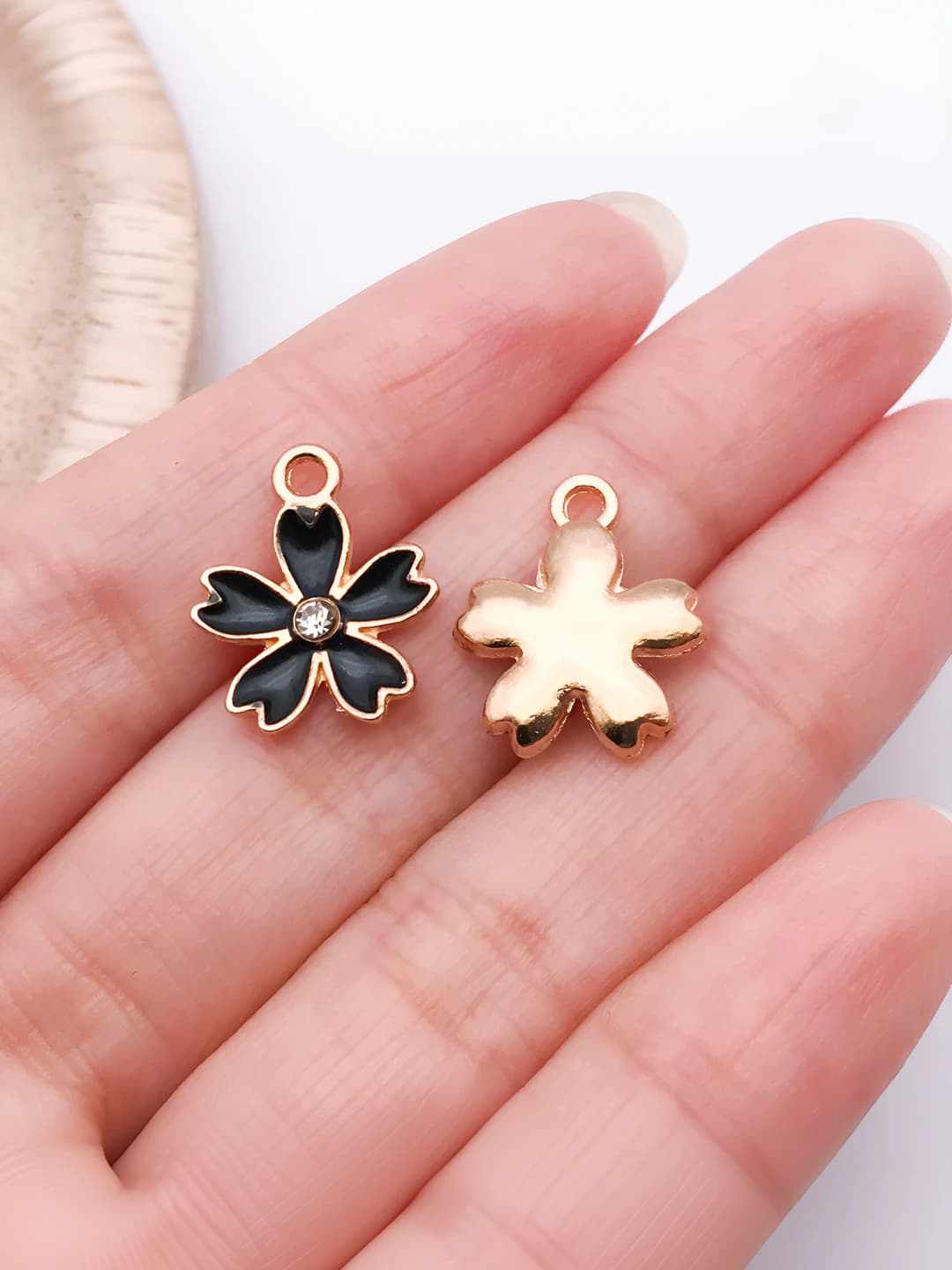 1 pc, black, 14x16mm, 0.8g