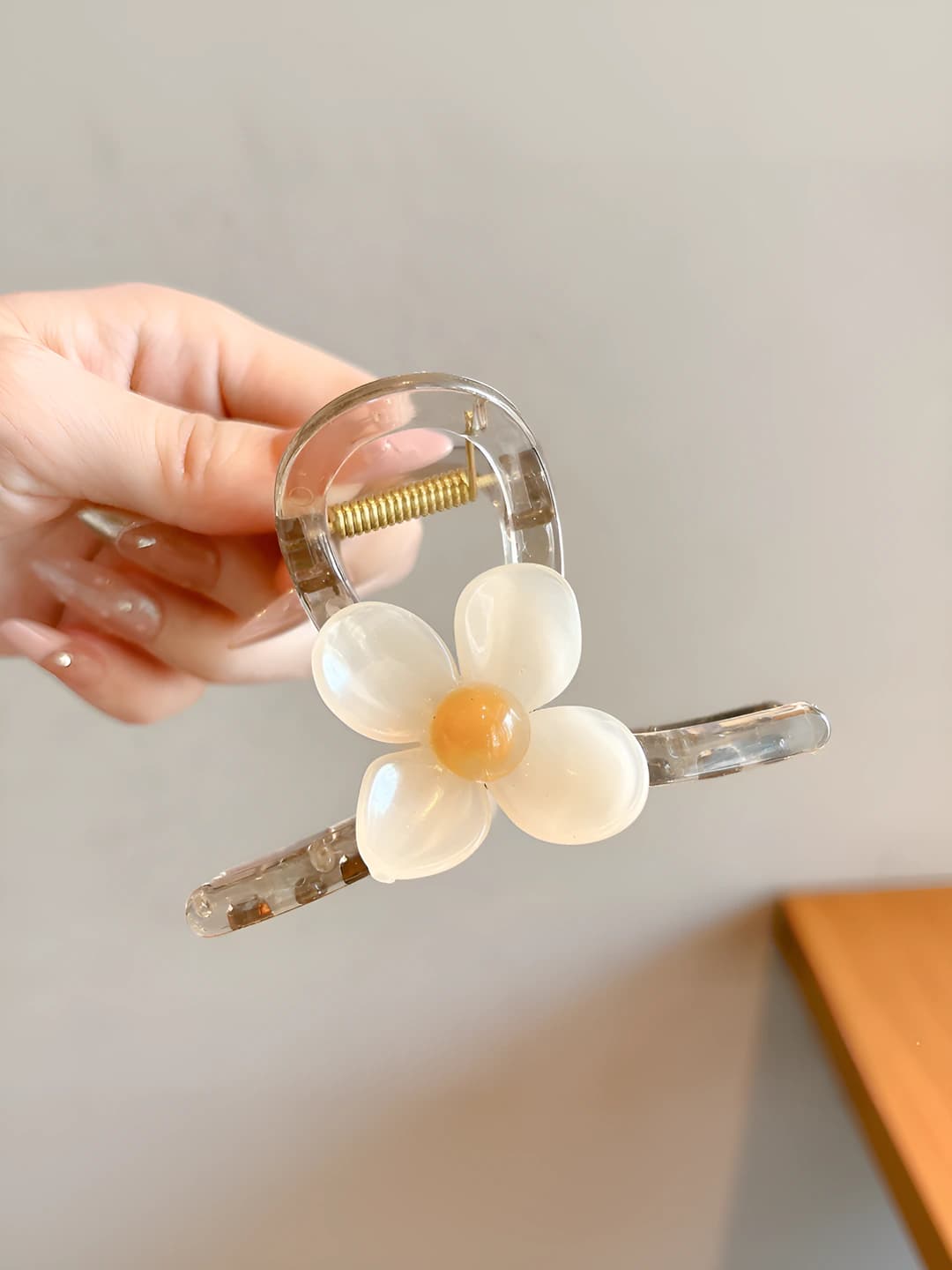 1# Beige 4-petal flower clip 8 cm