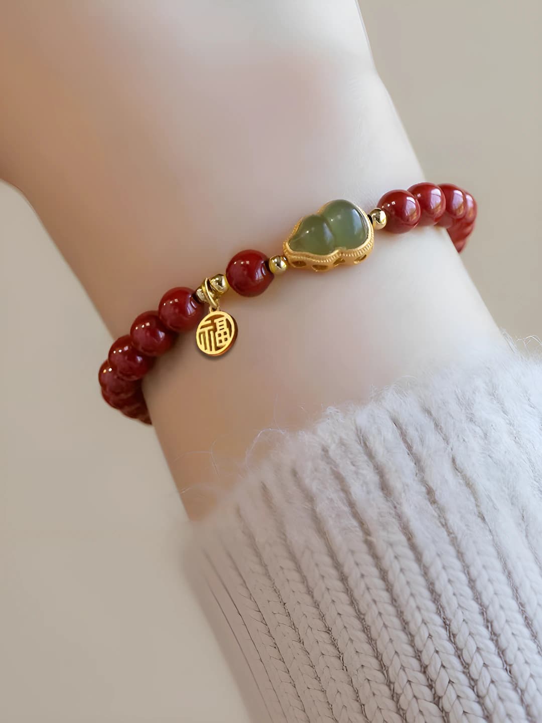 Women's retro style glass beaded bracelet with rhombus design element