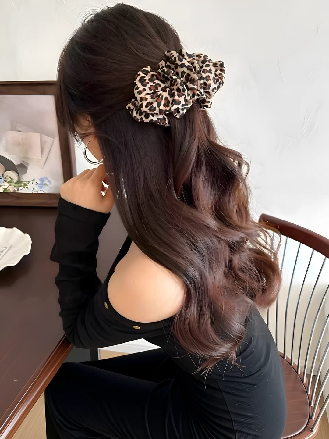 3# Bej kofe leopard banan klipsi - poydevi 10 sm, umumiy 11.5 sm
