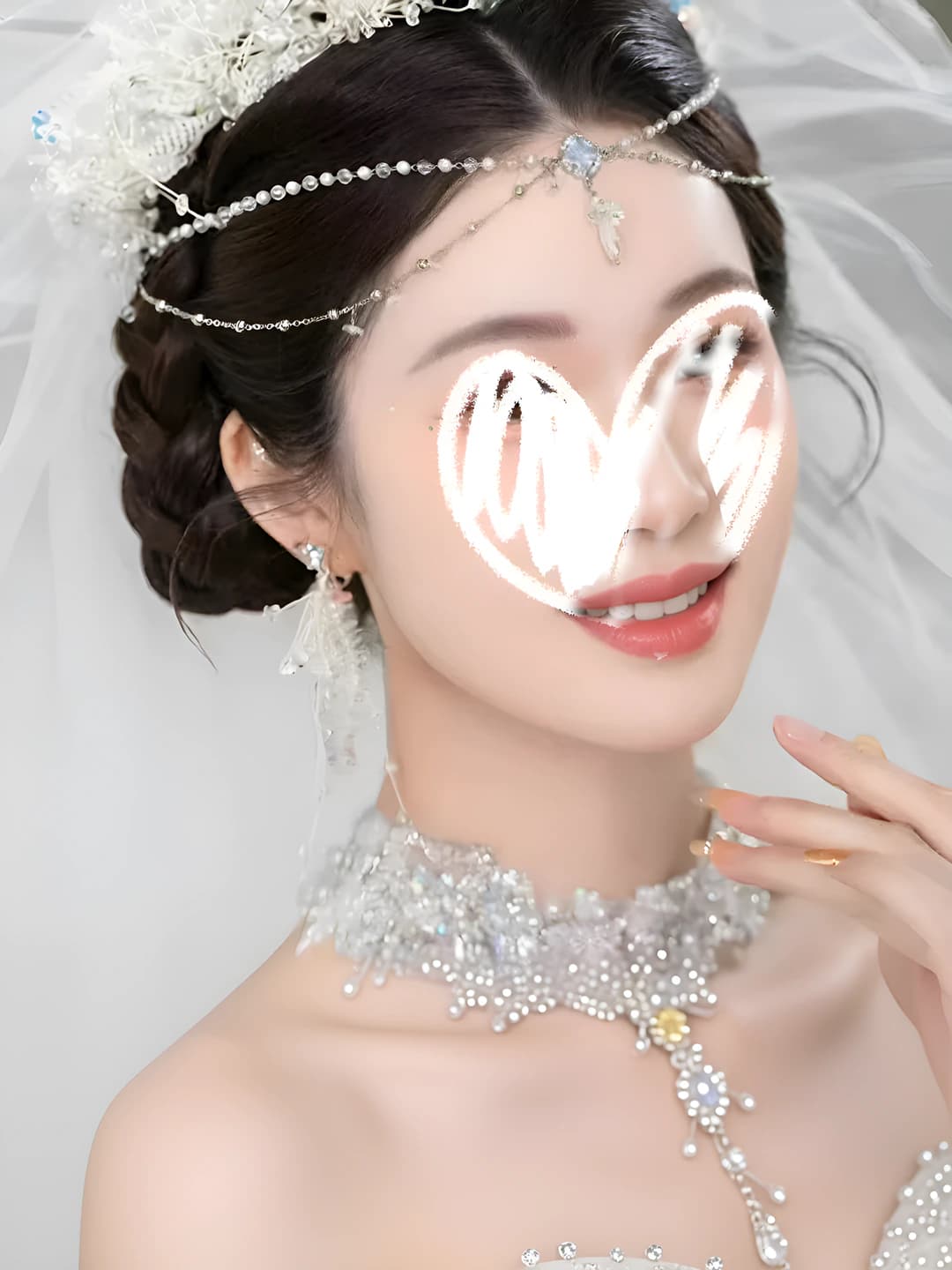 Ayollar uchun boʻronli dizayn elementli boʻronli tiara
