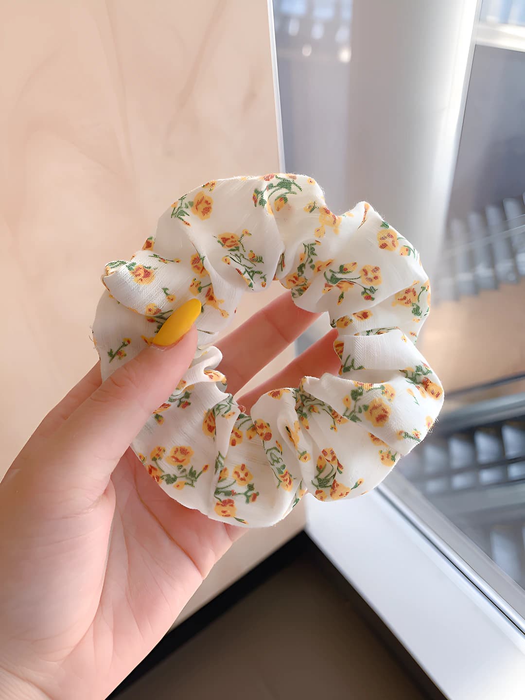1# Маленькие жёлтые цветы из истории