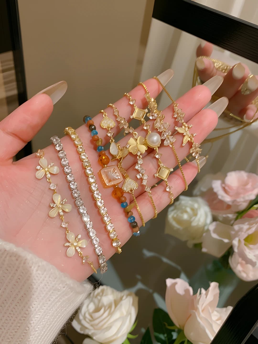 Women's Korean style bracelet with crystals and zircon, heart and flower shapes, with bow, light and delicate, adjustable