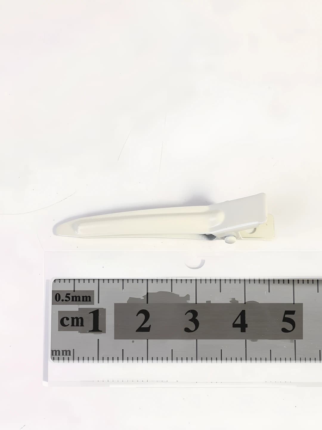 4.5cm pointed clip, off-white