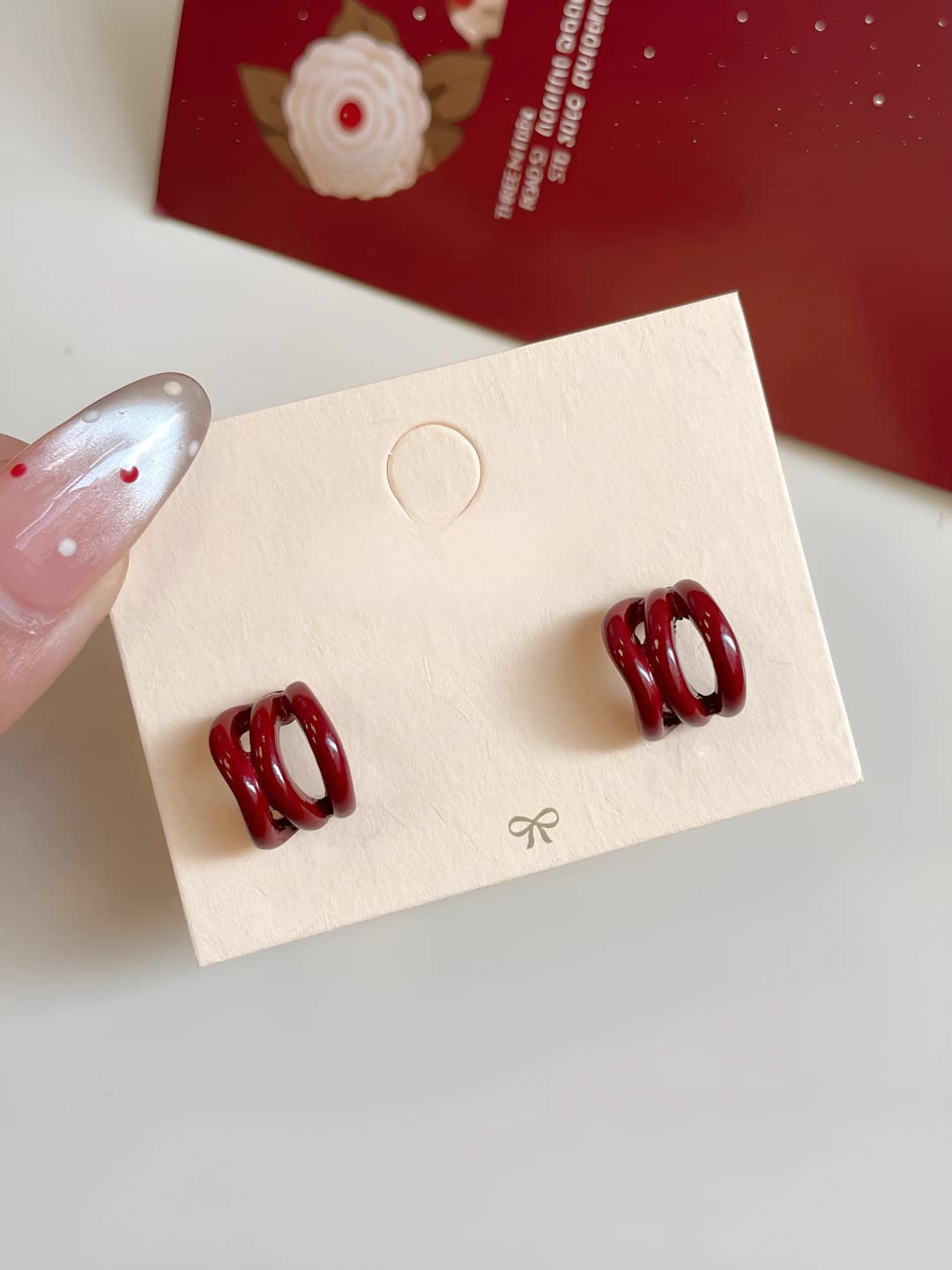 Red three half circles