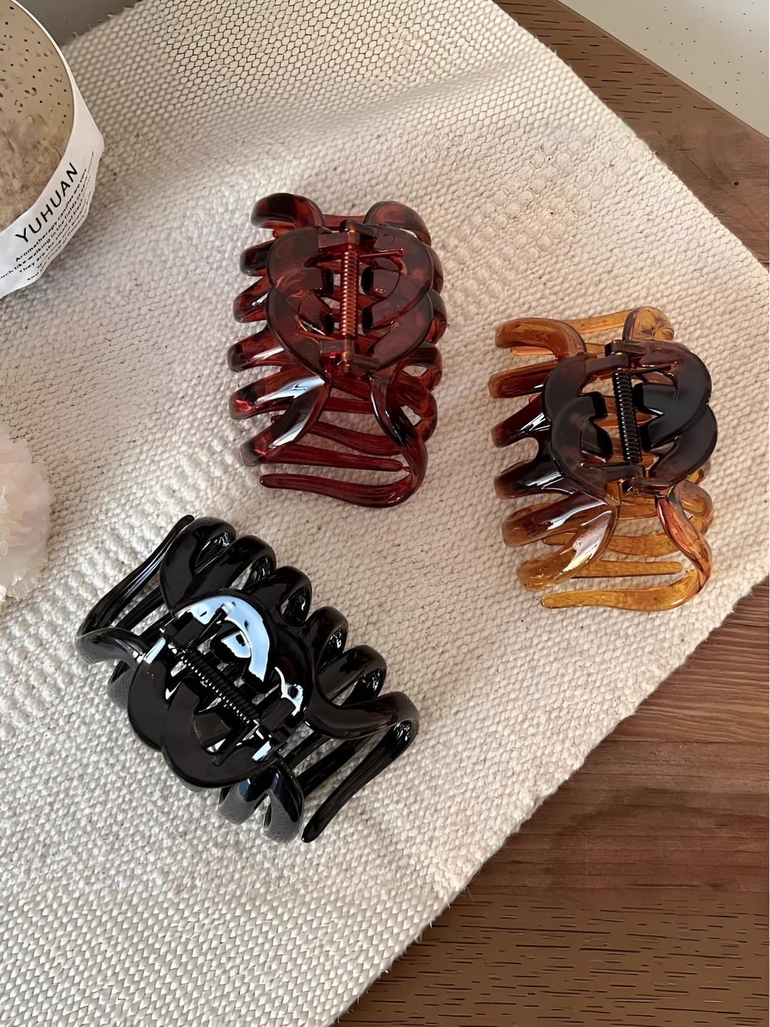 Women's retro acrylic hair clips and combs