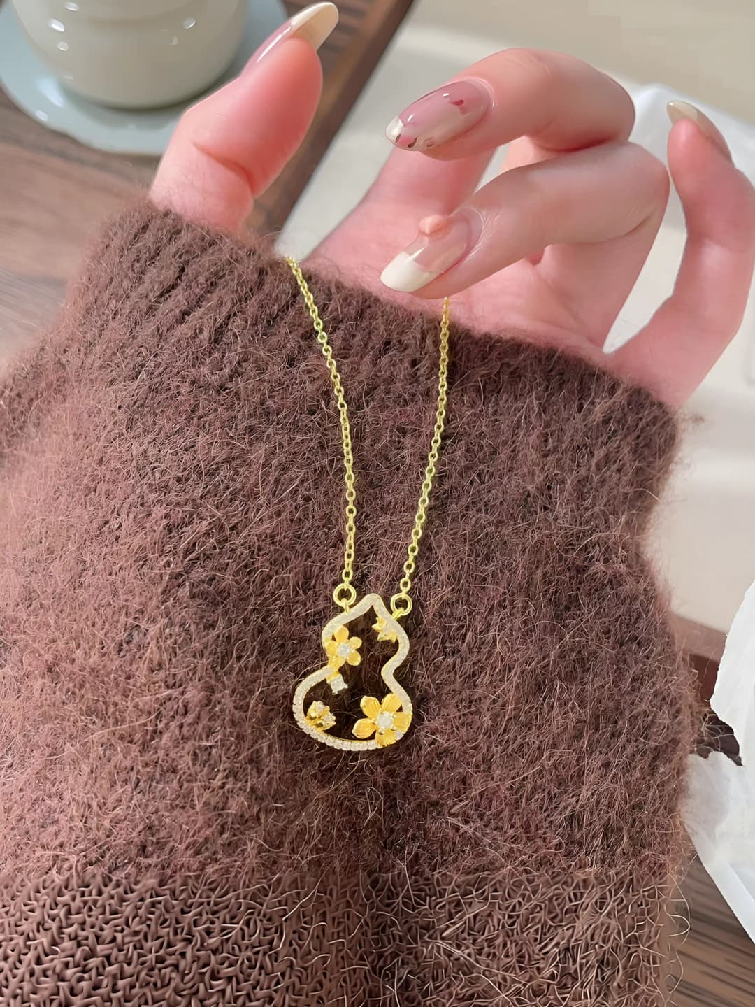 Gold cutout gourd necklace