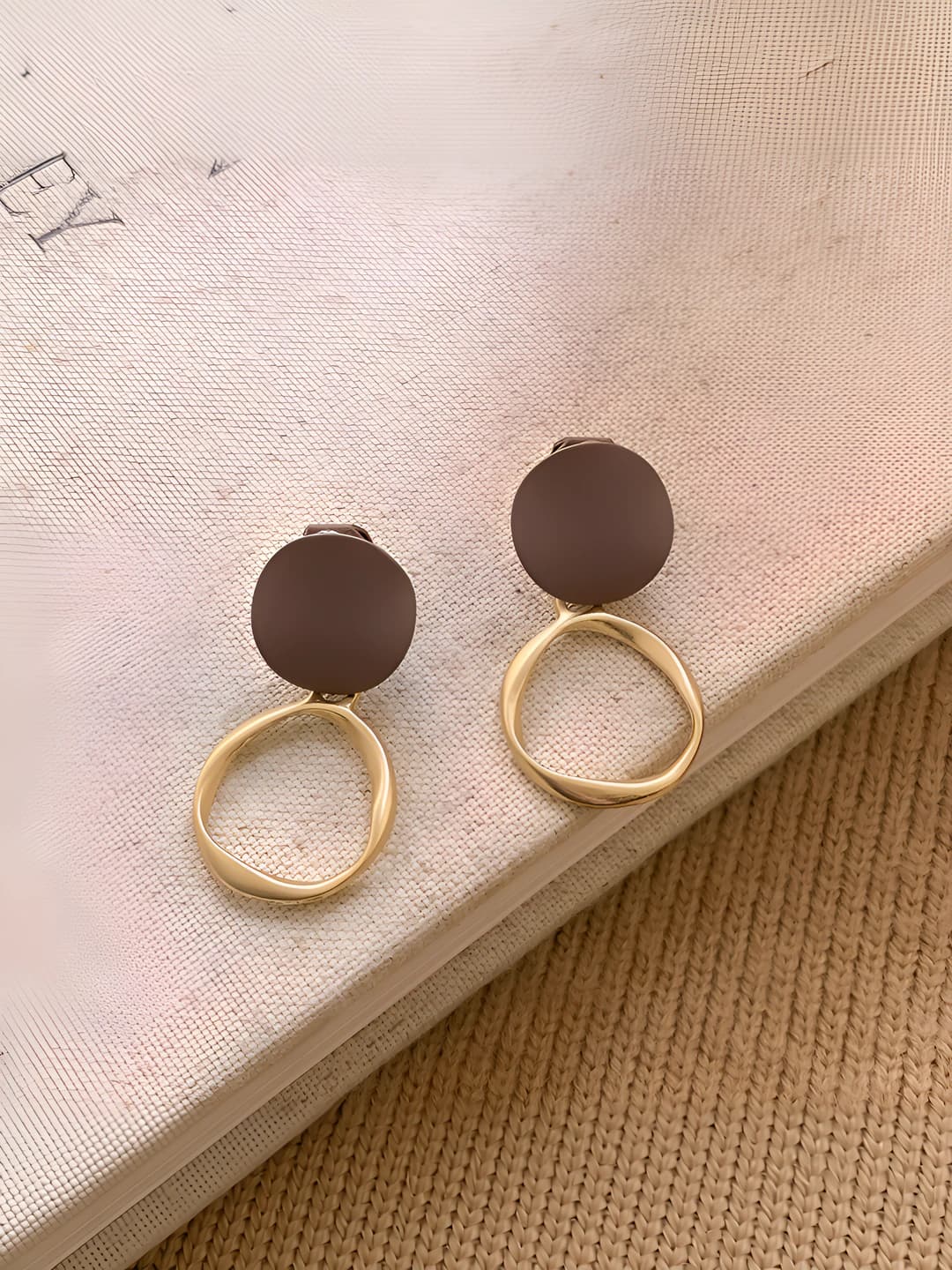 4# light coffee irregular ear clip
