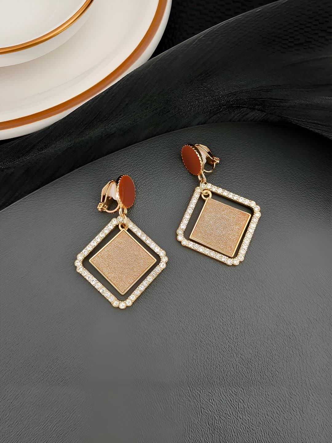 40-Coffee rhombus ear clip