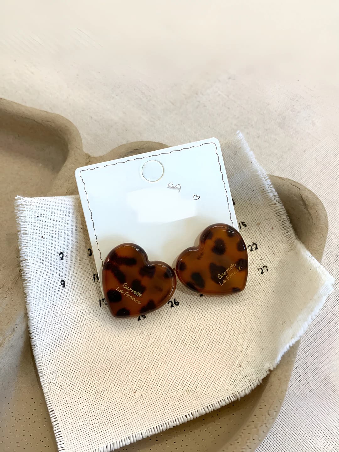 BWW11 Leopard heart studs