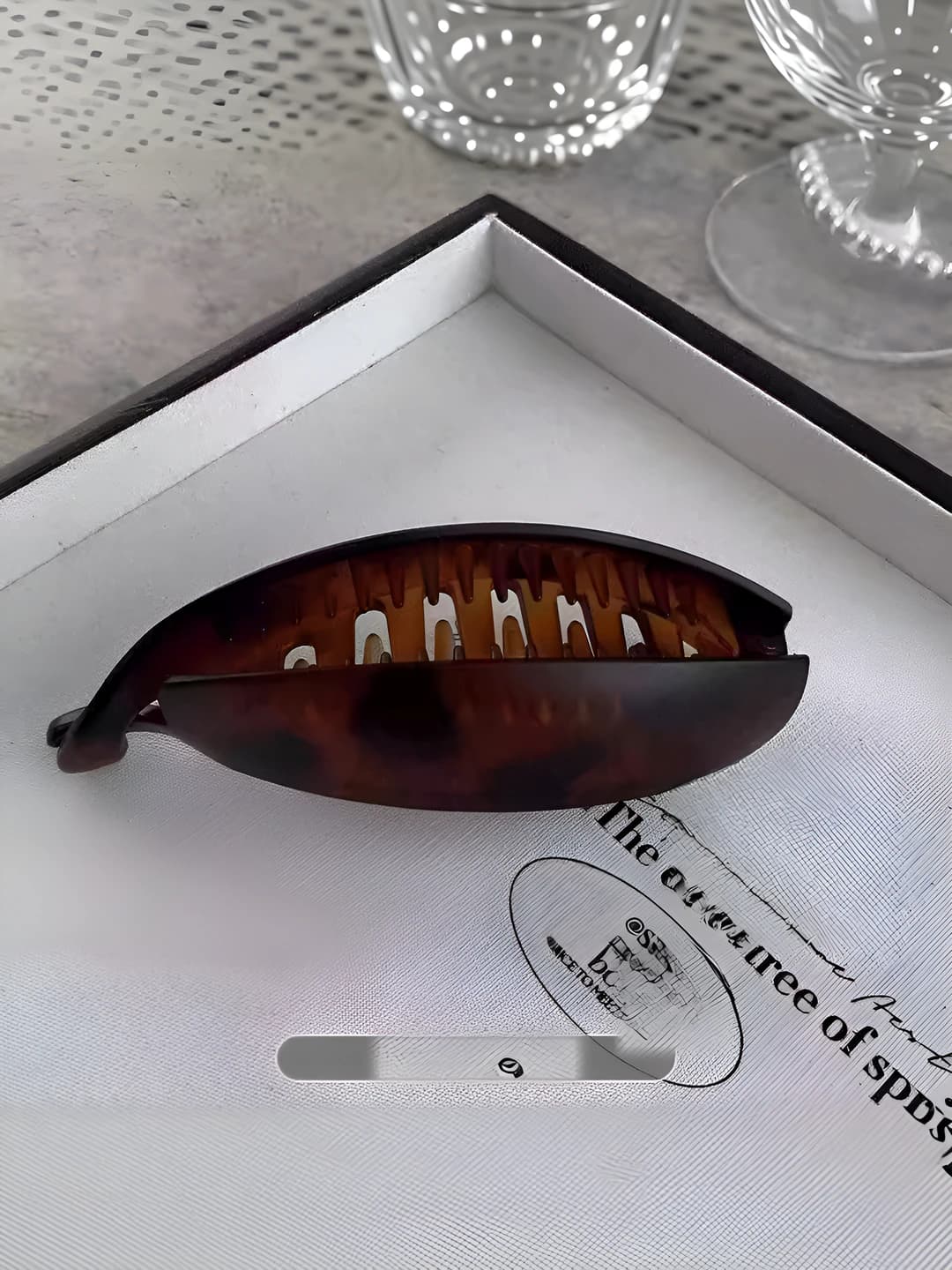 Dark tortoiseshell banana clip
