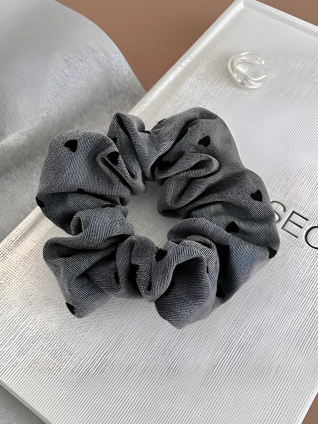 Серый с сердцем, 12 см