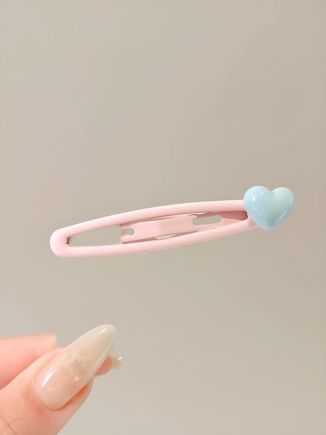 1 pc; 3# Light blue approx 6cm