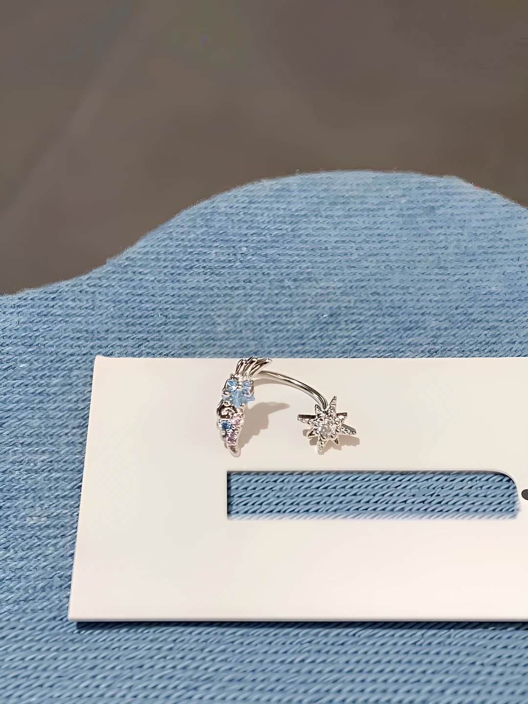 0.8 thick winged horseshoe ring 1 pc