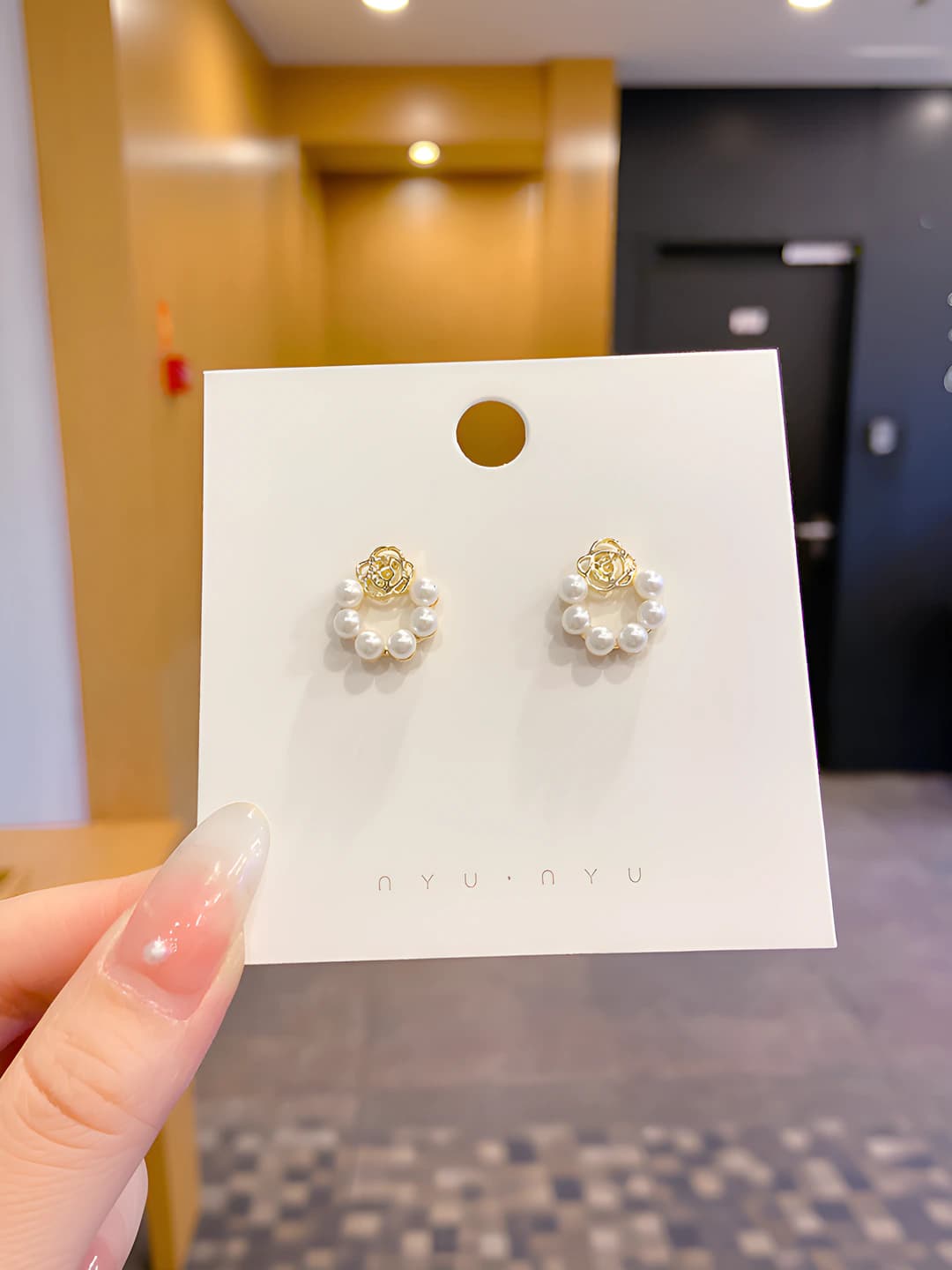 Pearl rose earrings