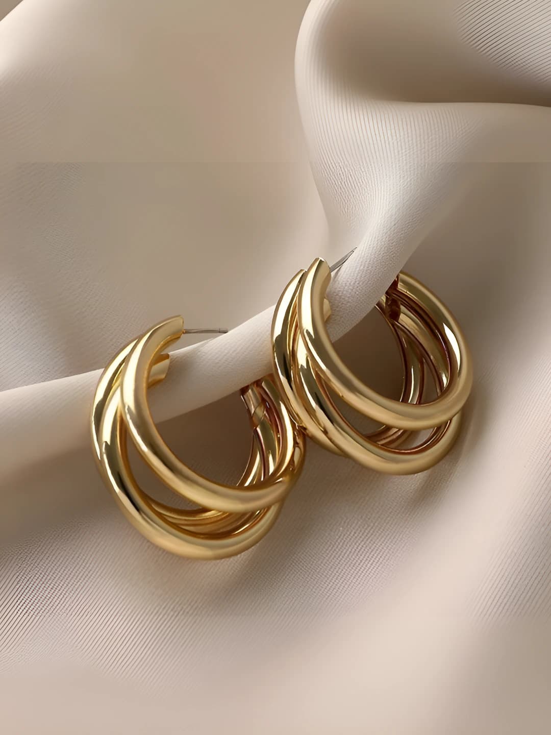 8-Bright gold round stud
