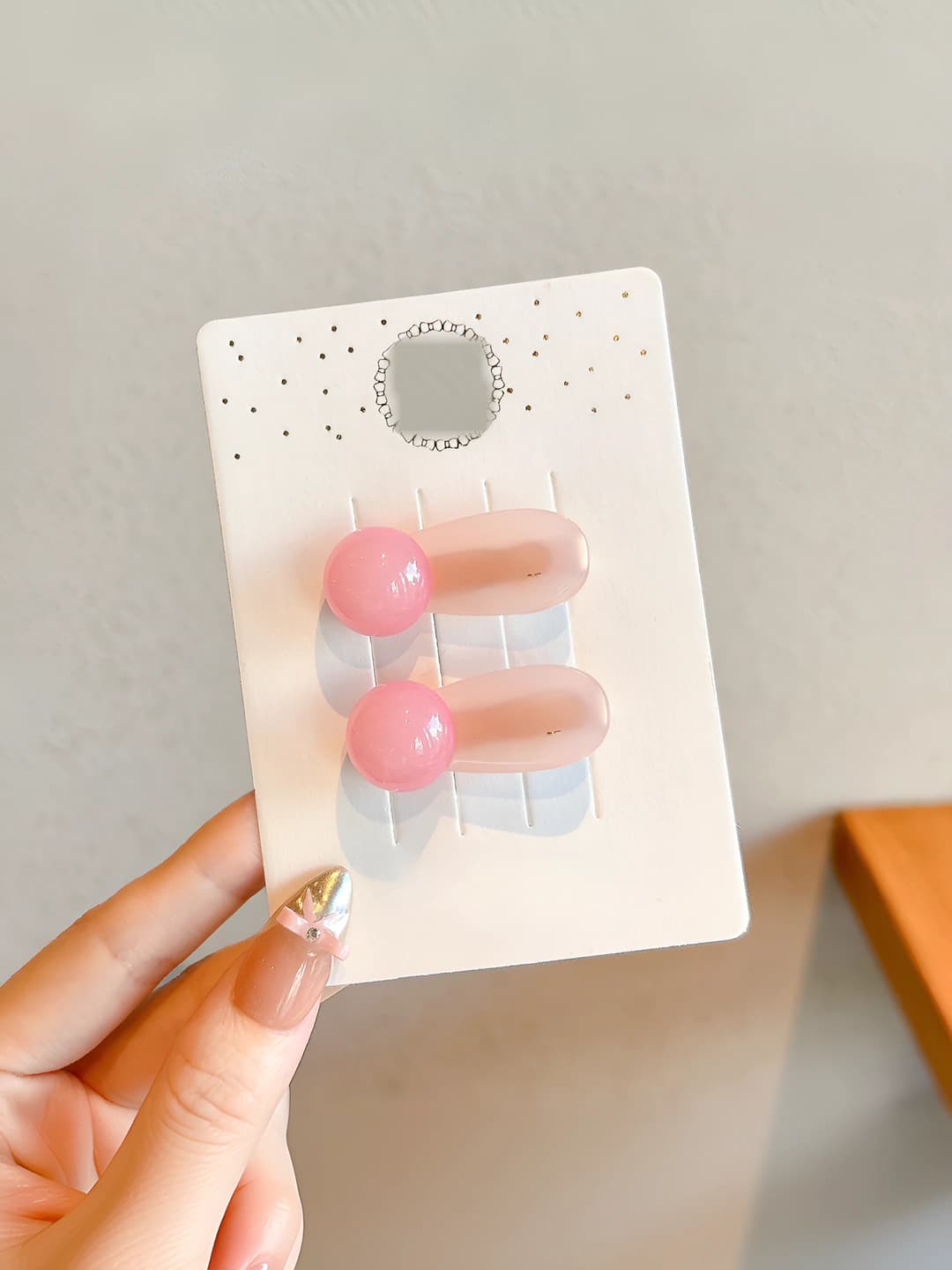 Light pink (~3.5 cm)
