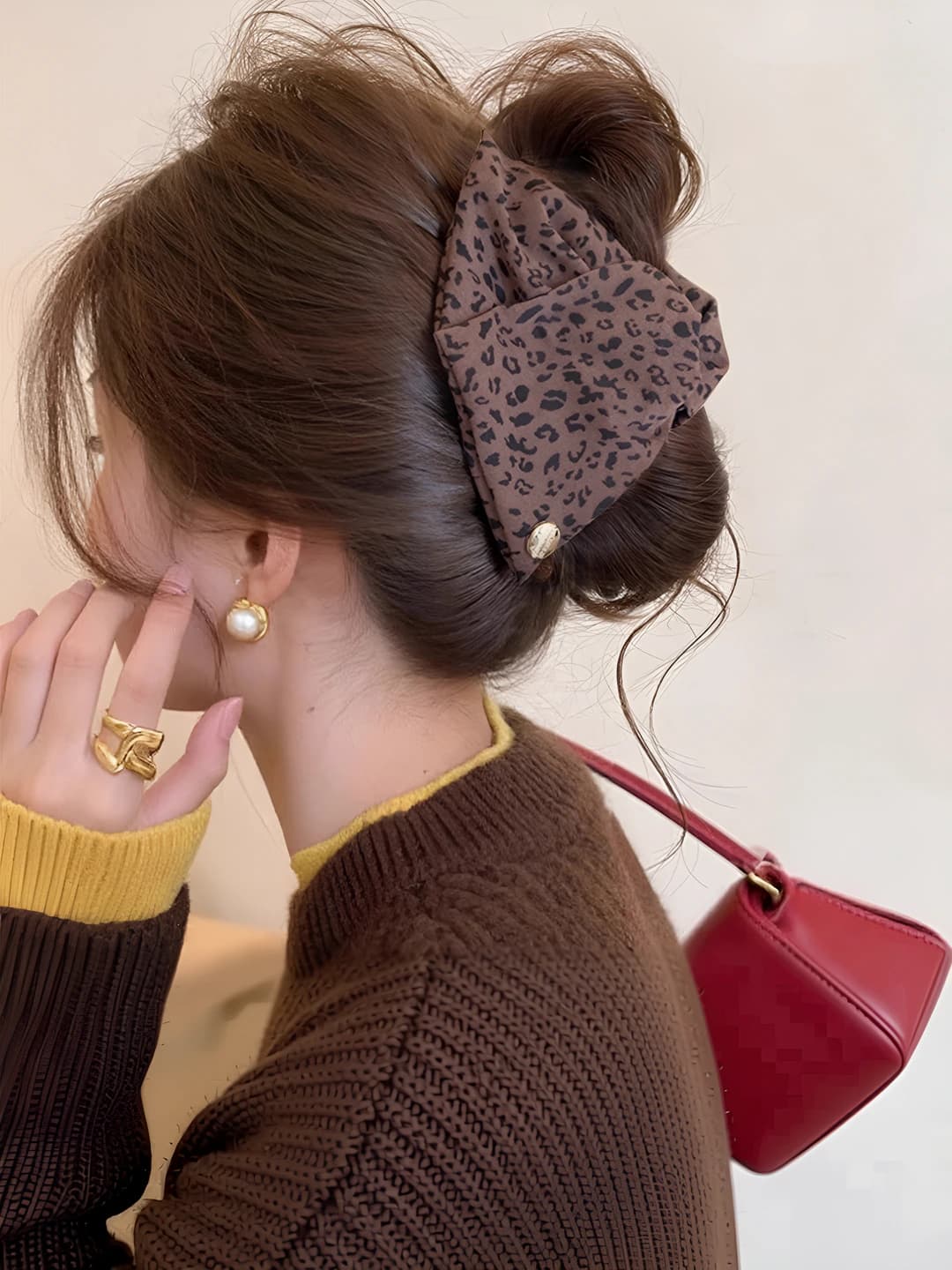Shokolad jigarrang leopard etak oltin belgich qisqich
