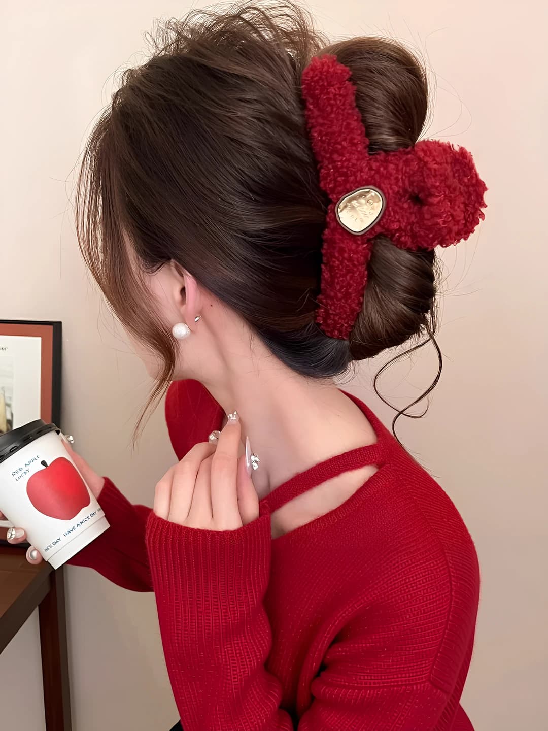 Black hair clip