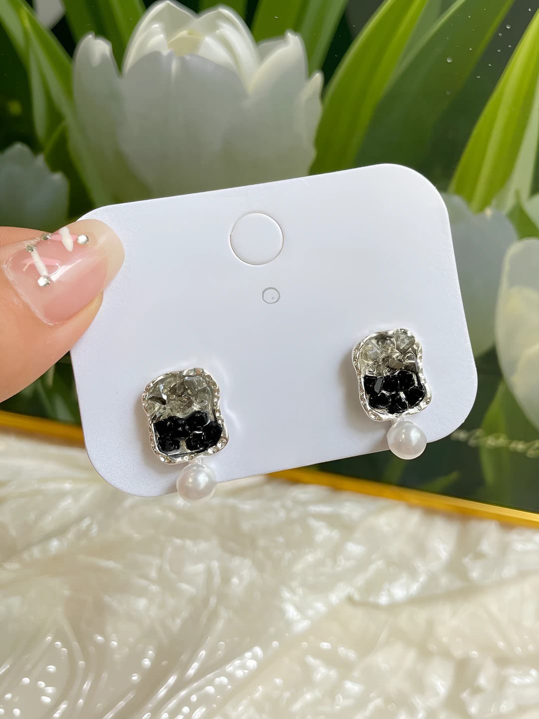 Black crystal square pendant