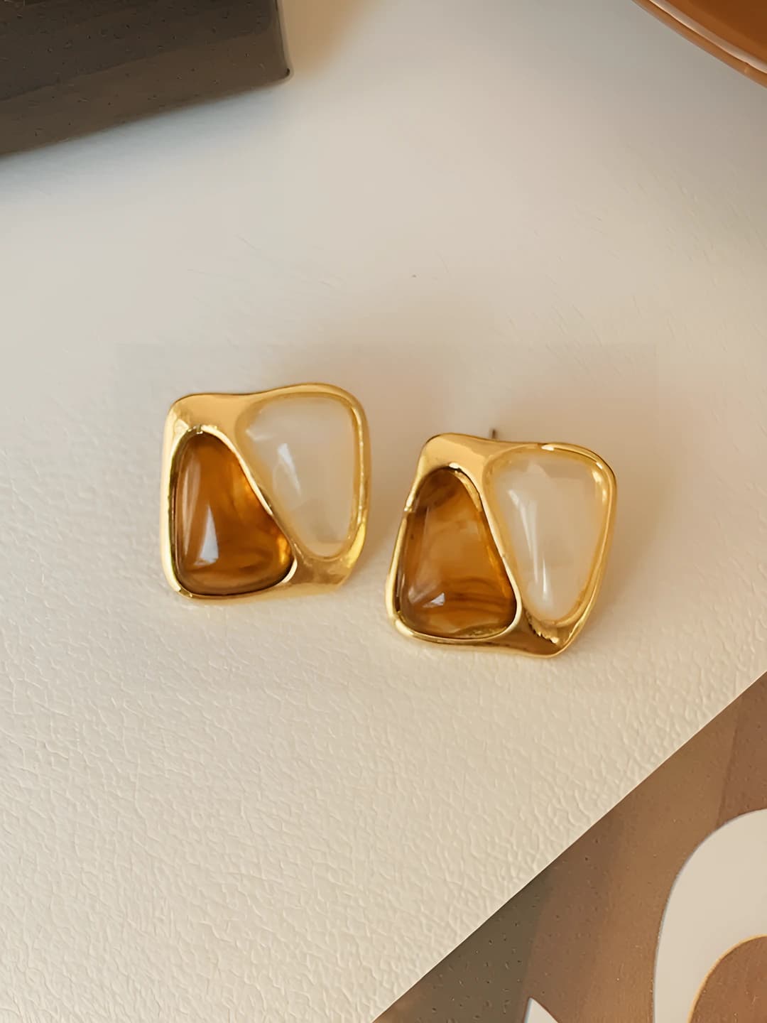 04 Square colour-block studs