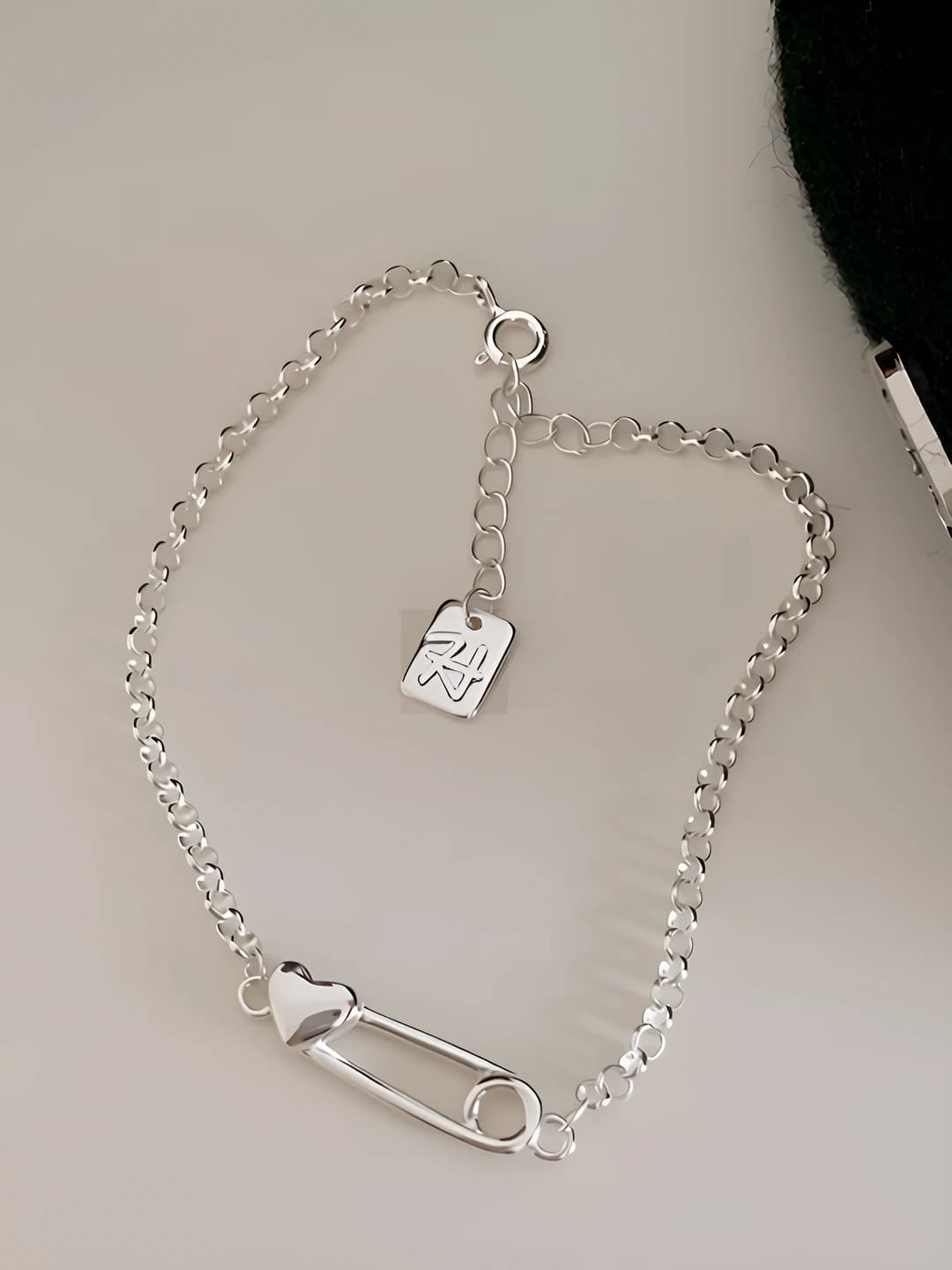 Women's Korean style solid heart bracelet, simple design element