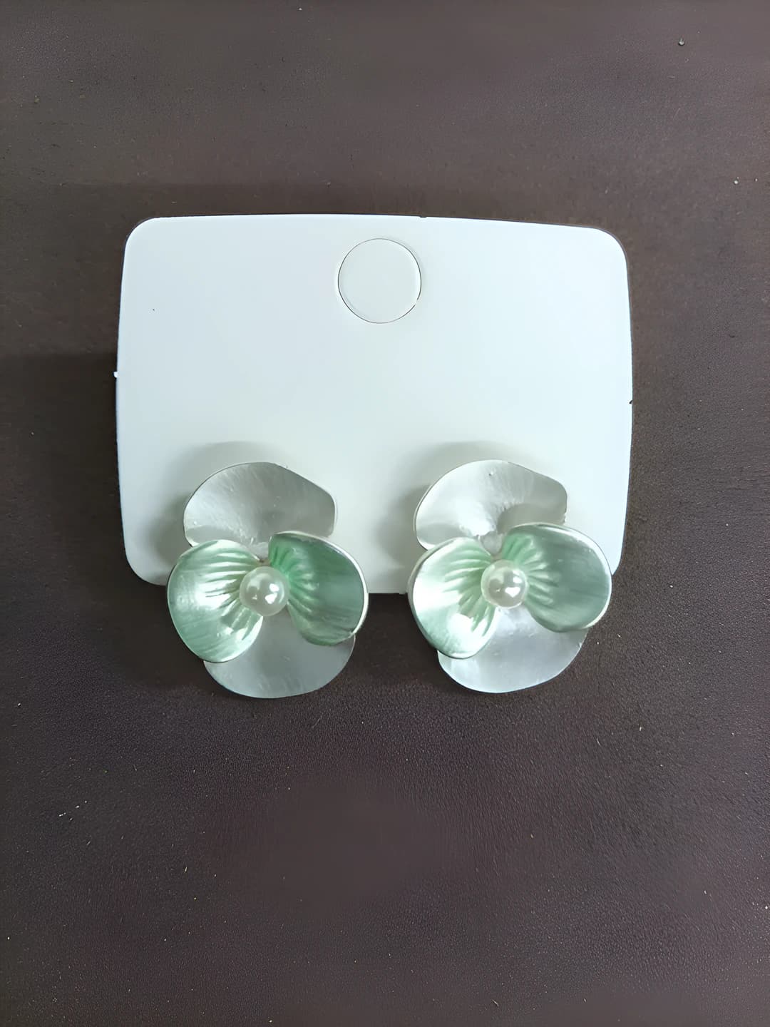 Silver post - green