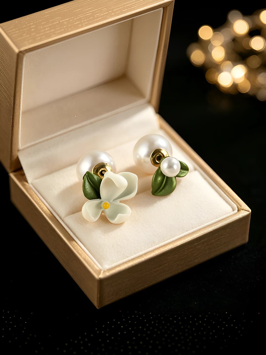 Asymmetric flower pearl stud