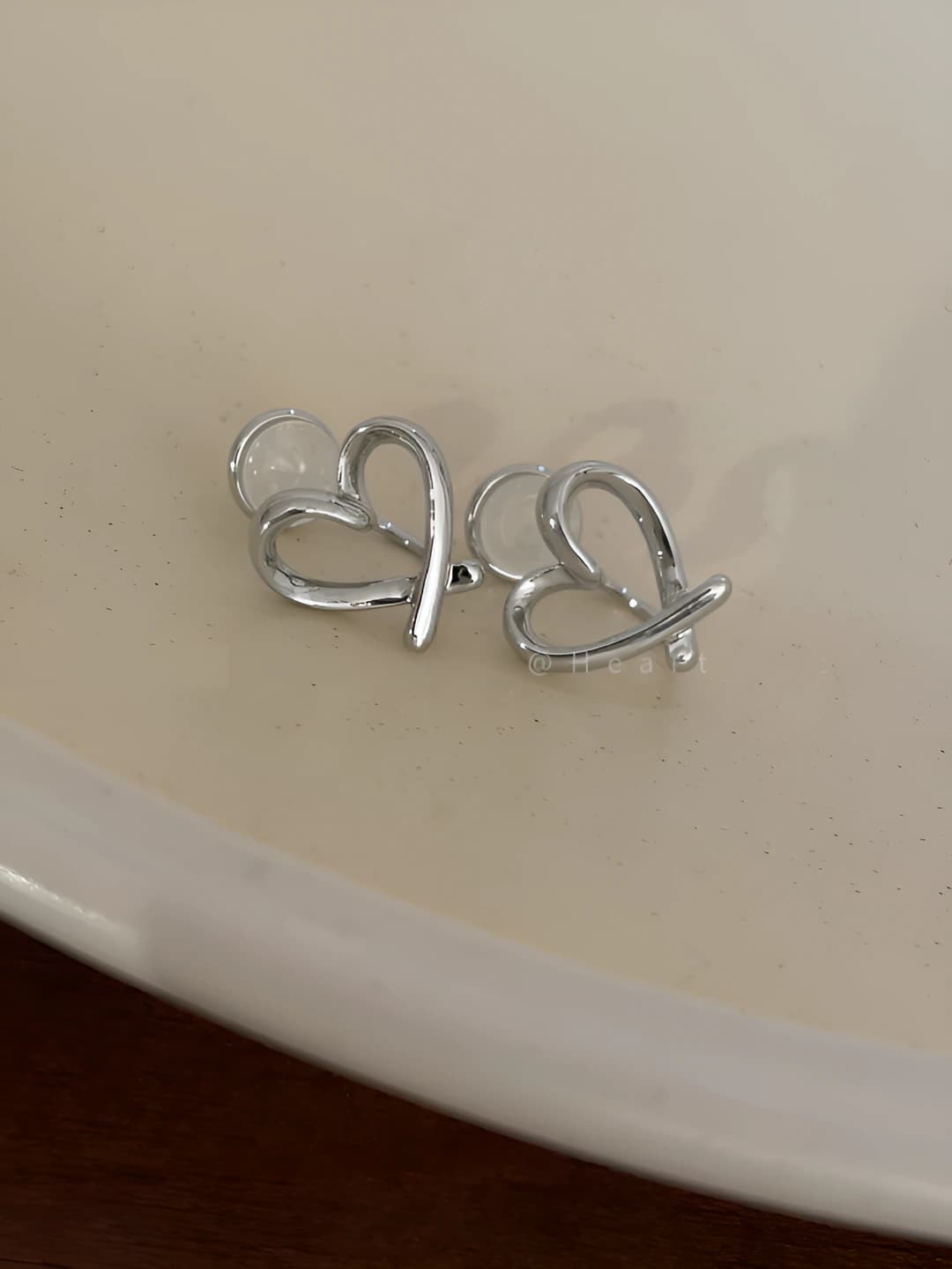 Open heart ear clip