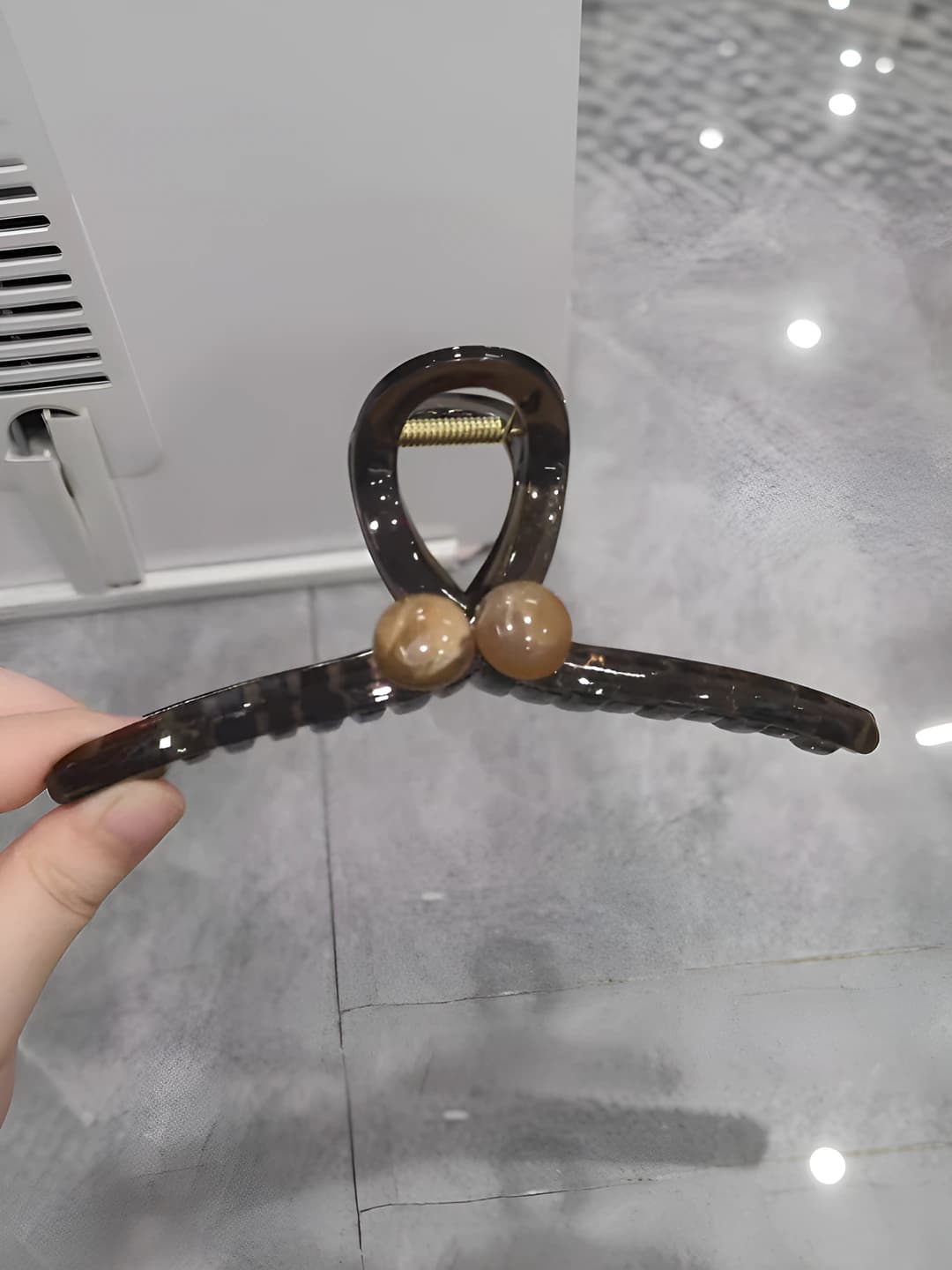 8# Amber glossy pearl clip 15cm