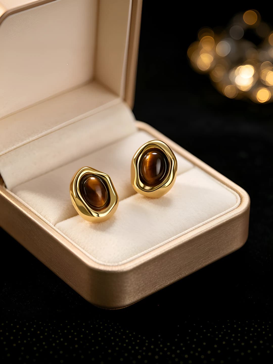 12# Teardrop tiger eye studs