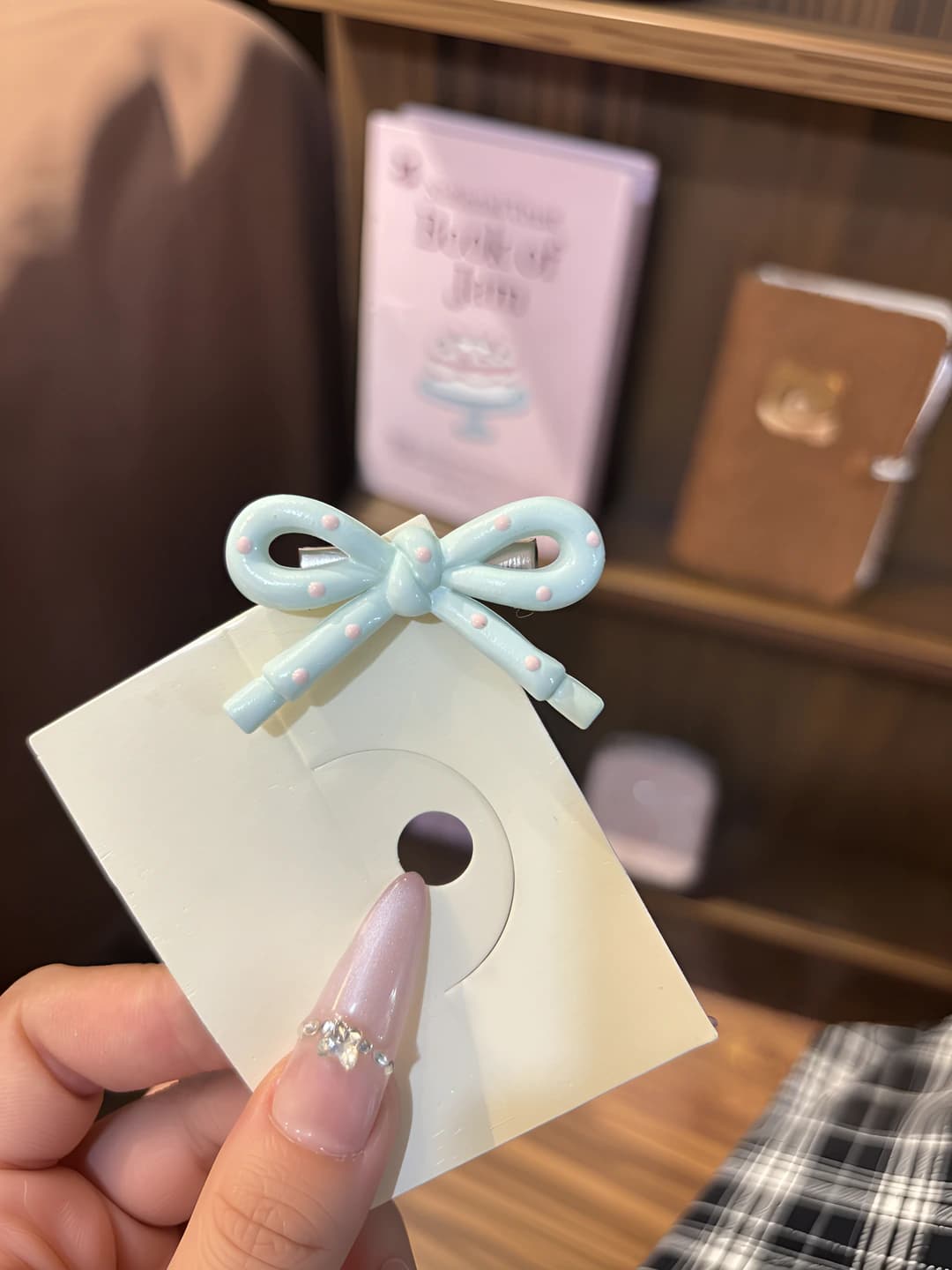 2# Mint green ~5 cm