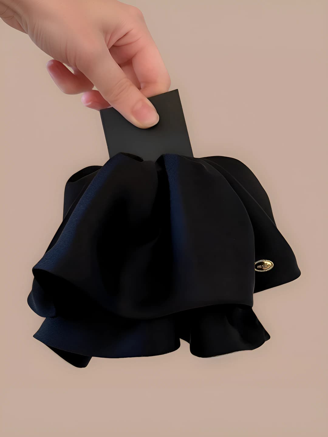 Black pony clip ~21 cm