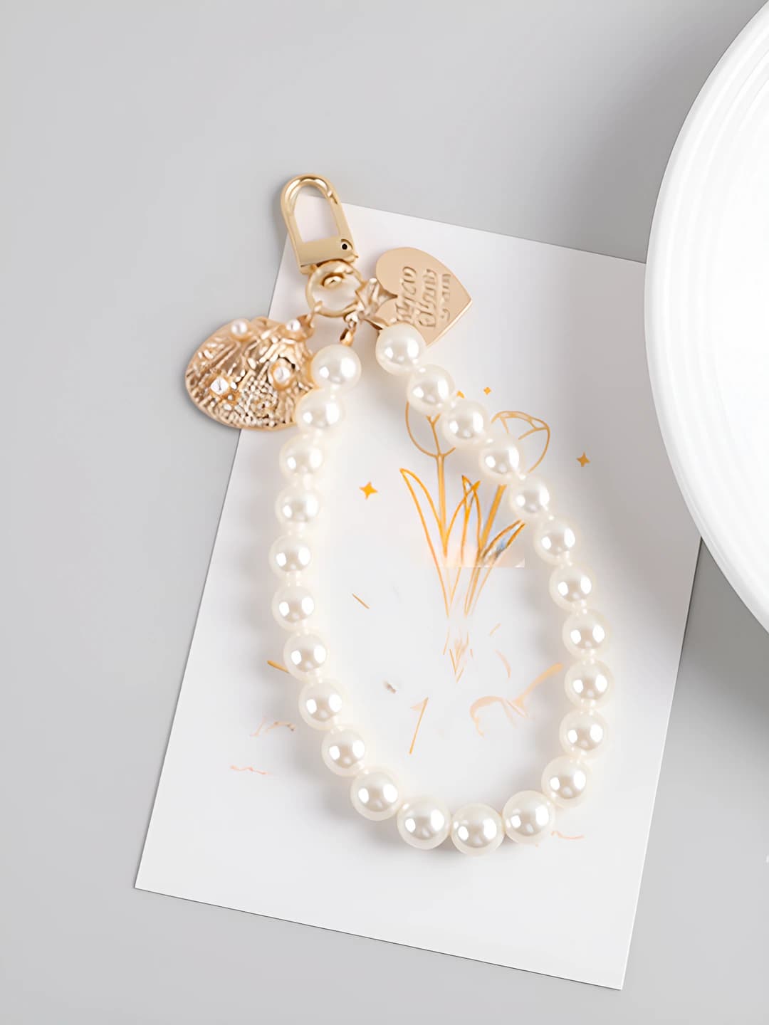 Pearl chain heart shell