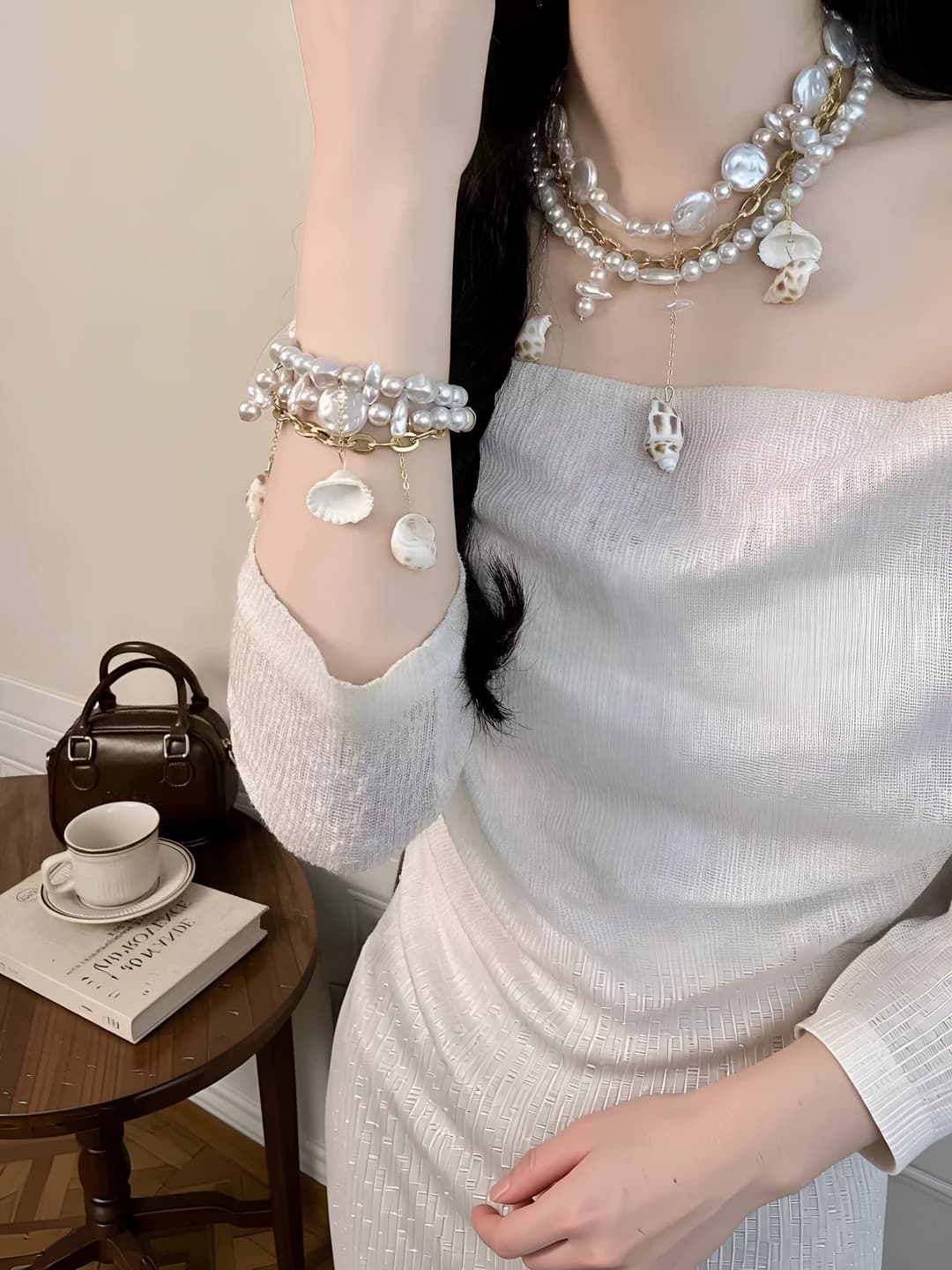 Women's two-layer beaded necklace with faux pearls and shells