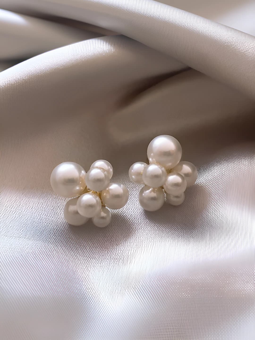 Pearl studs - 925 silver post