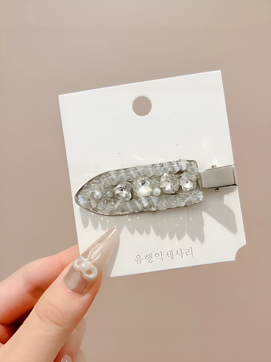 White crystal, 6.8 cm