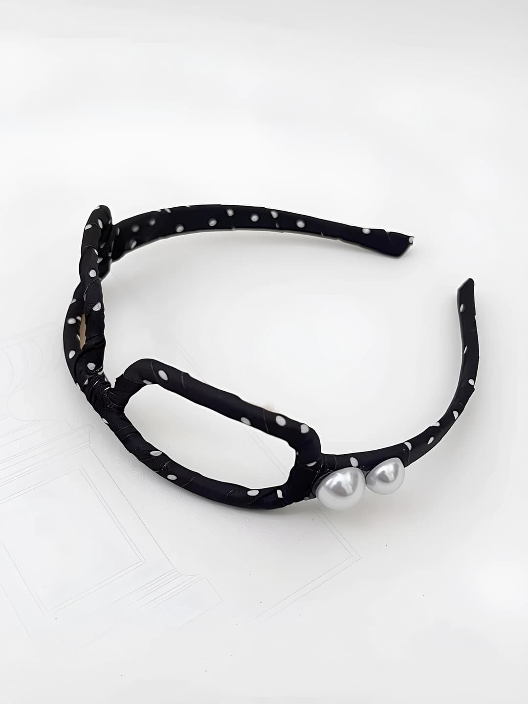 Чёрный ободок в горошек