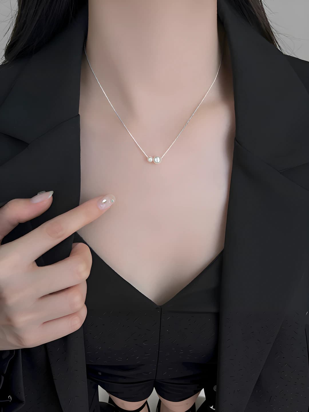 White gold two pearl necklace