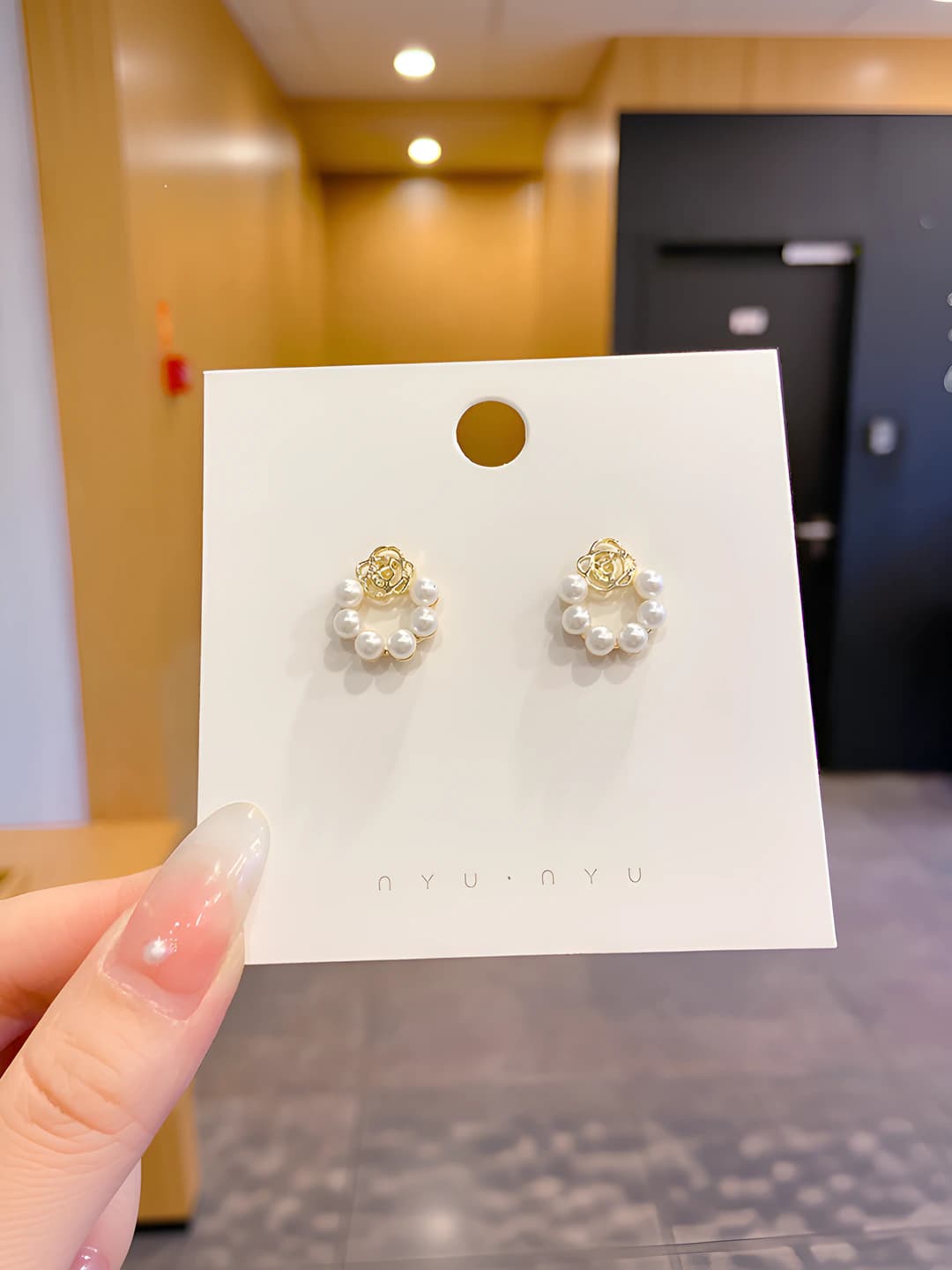Pearl rose earrings