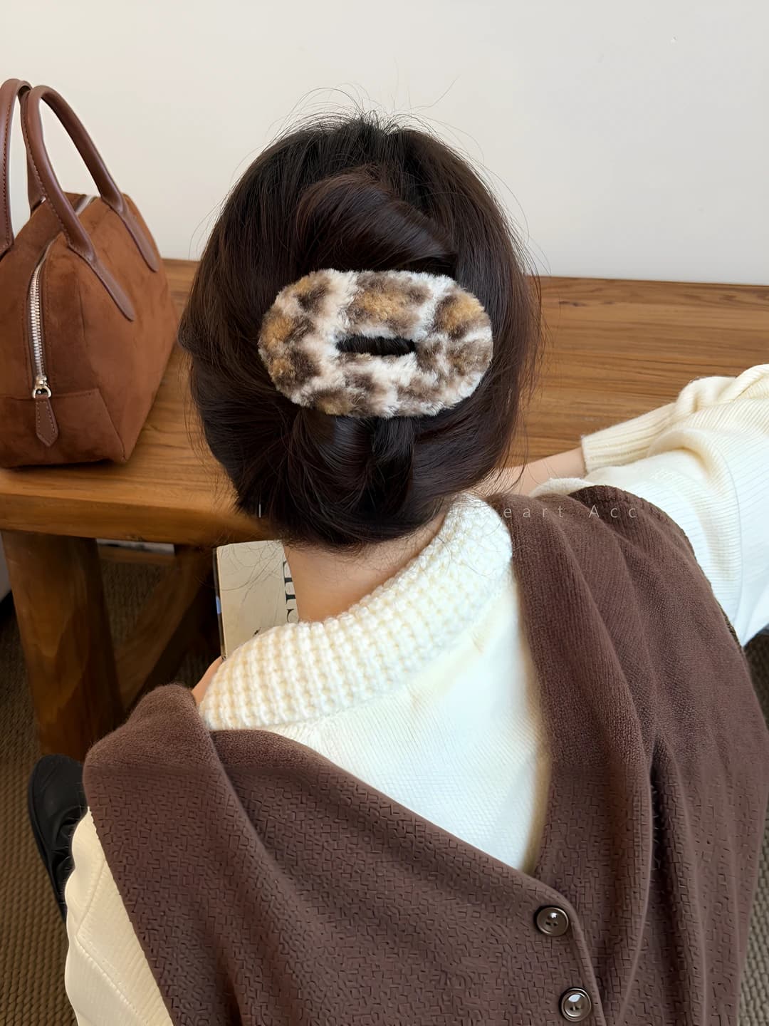 Women's oval hair clip with leopard print in retro style for autumn-winter