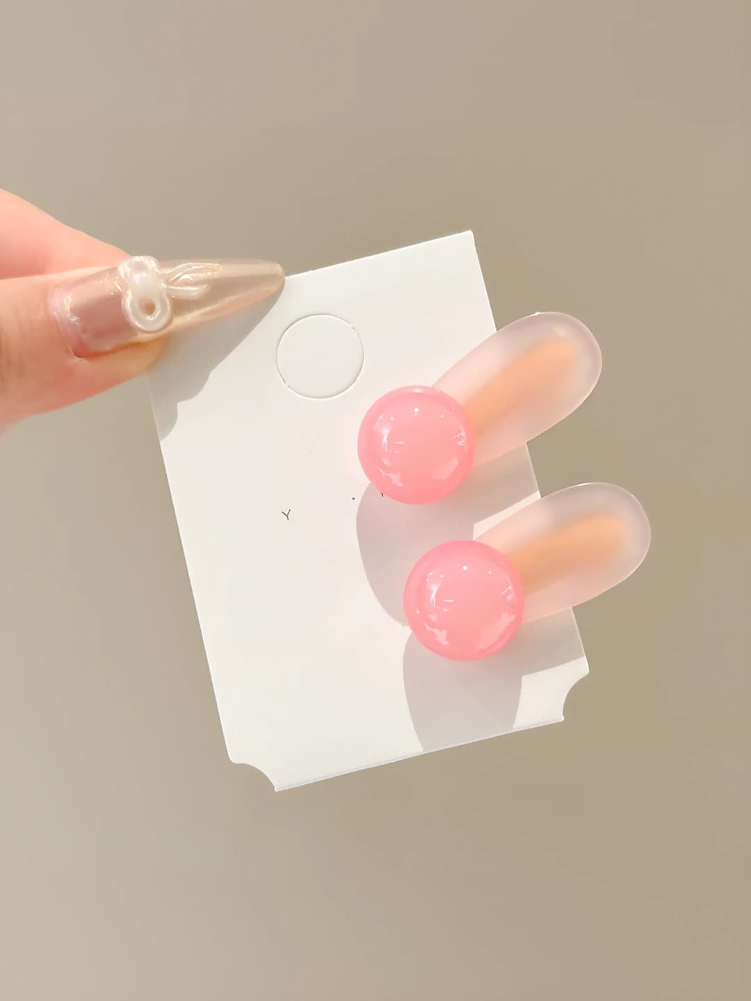 Light pink (~3.5 cm)