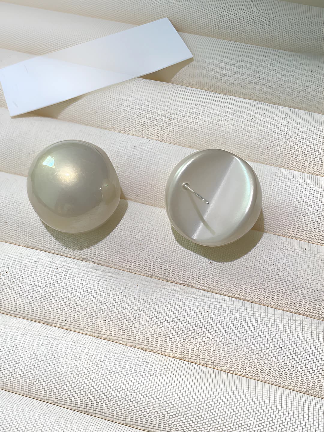 Light champagne pearl 20mm