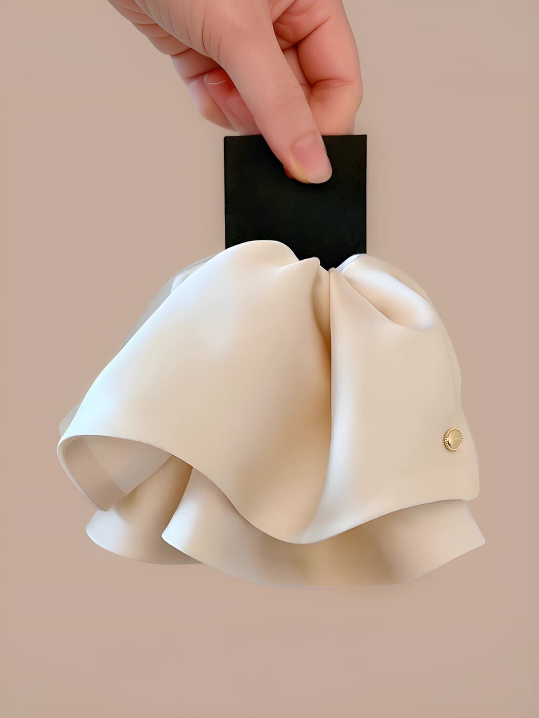 White pony clip ~21 cm