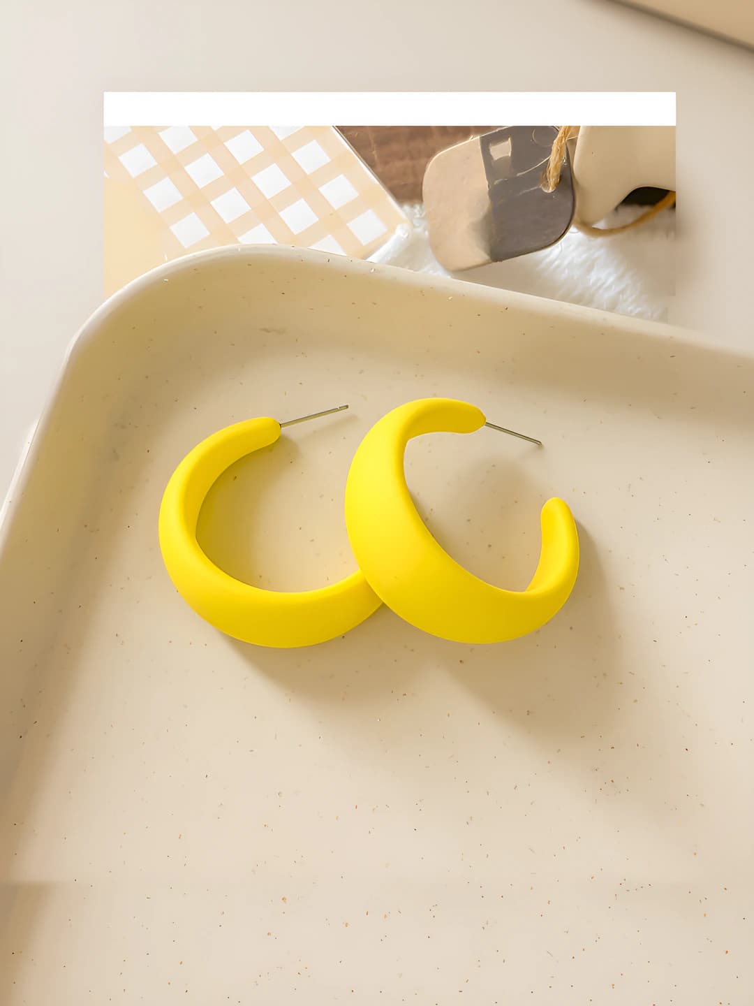 Yellow C-shape earrings