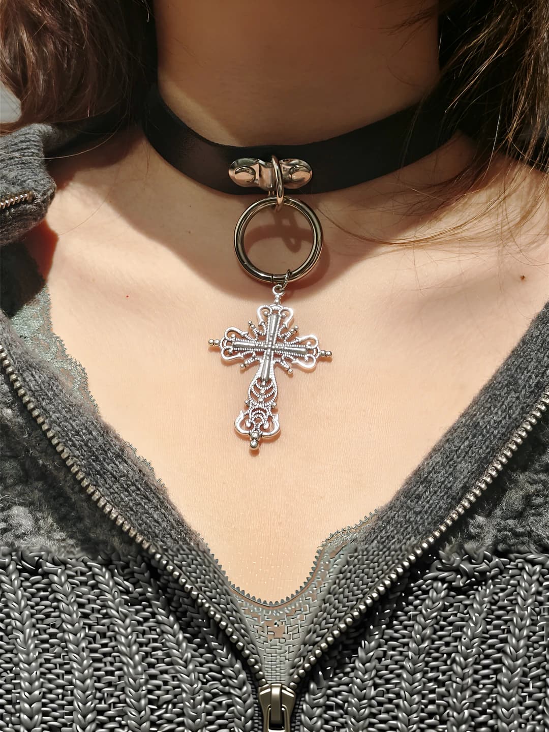 Choker, leather buckle, cross